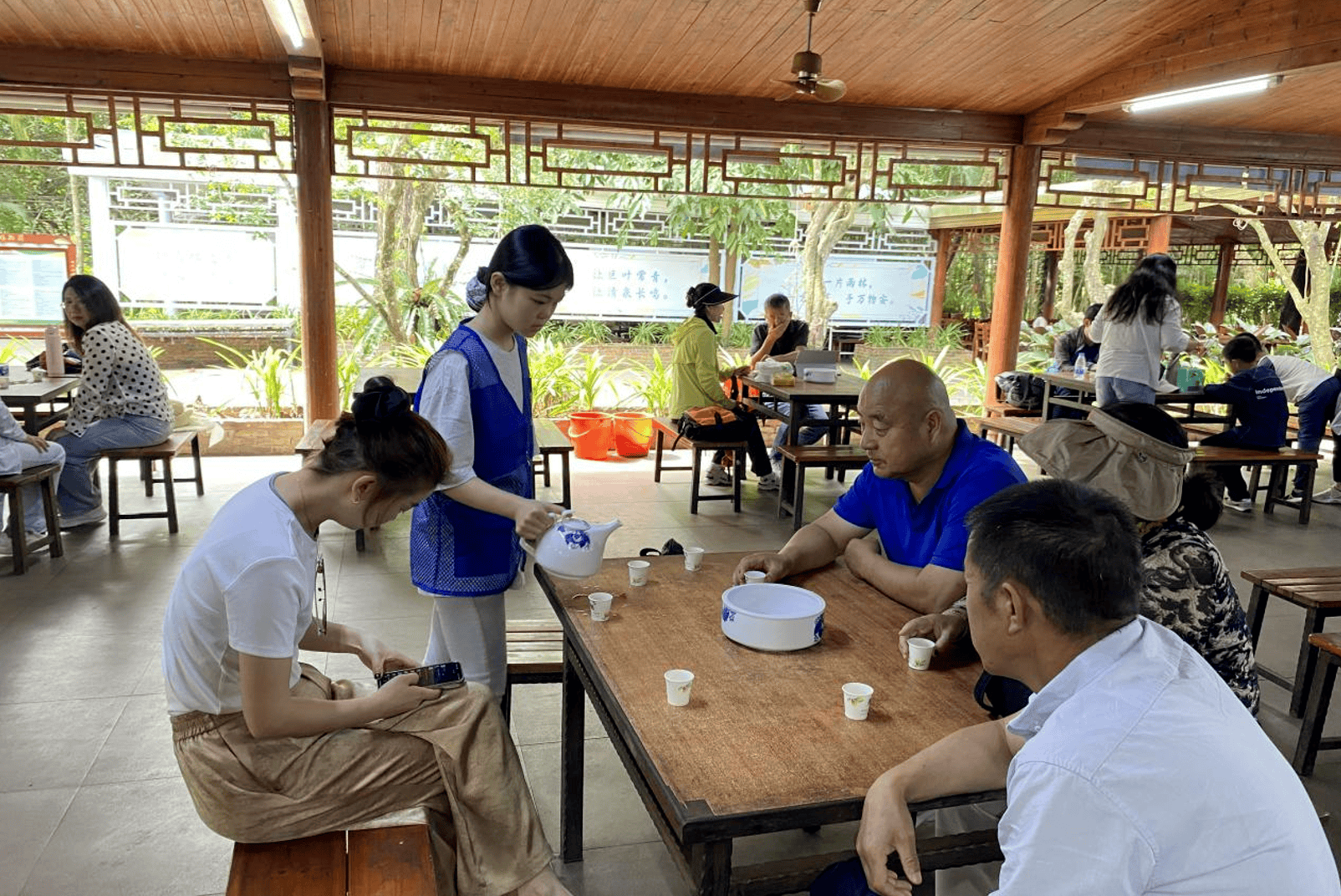 南开展春节旅游暖心服务行动提升假日体验开元棋牌在海南比阳光更暖的是人心！海(图4)