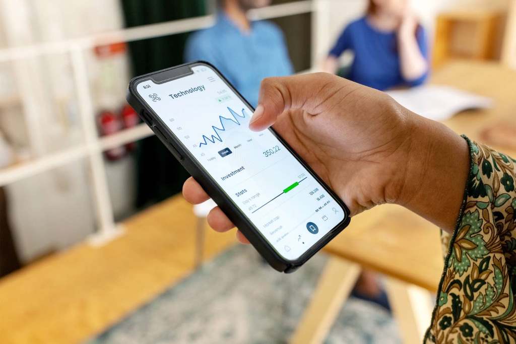 Beginner investor reviewing fractional share investment strategy